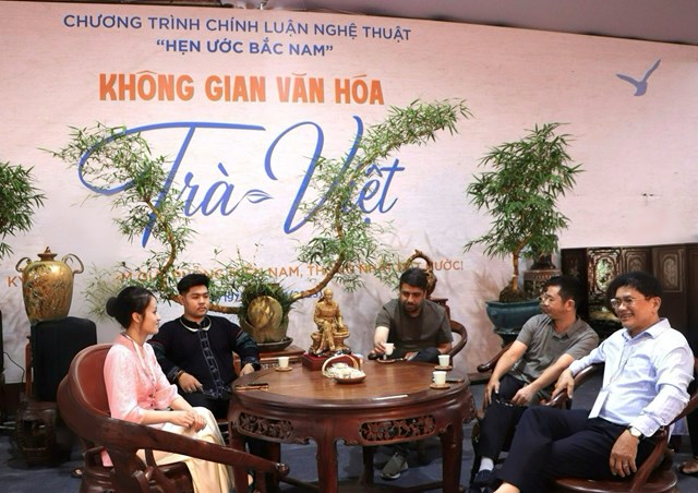 Khai mạc triển l&#227;m Gốm sứ Đất nước trọn niềm vui - Kh&#244;ng gian văn ho&#225; Tr&#224; Việt trong chương tr&#236;nh Hẹn ước Bắc Nam - Ảnh 5