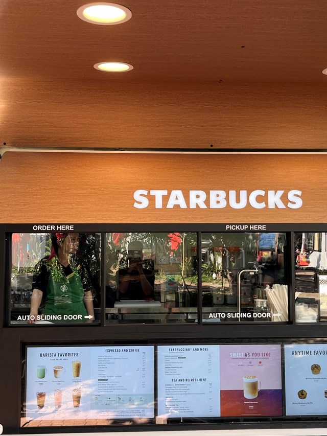 Starbucks Truck xuất hiện tại Nhà Văn hoá Thanh Niên - Ảnh 2