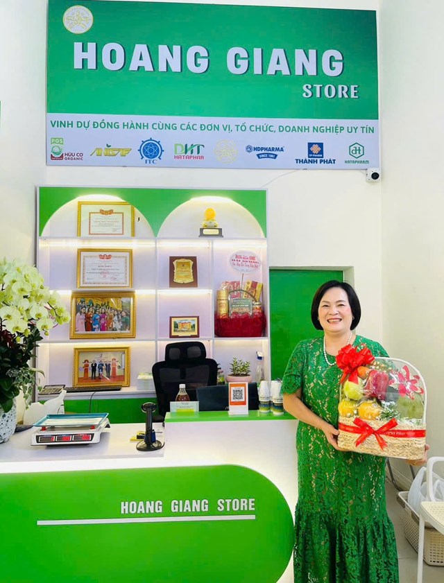 B&agrave; Trần Thị Ngọc Mai - Chủ cửa h&agrave;ng Hoang Giang Store