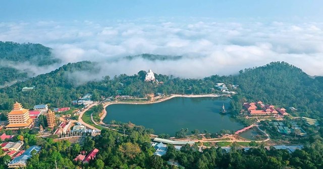 B&#224; Ch&#250;a Xứ n&#250;i Sam - Biểu tượng văn h&#243;a v&#224; sức mạnh kinh tế địa phương - Ảnh 1