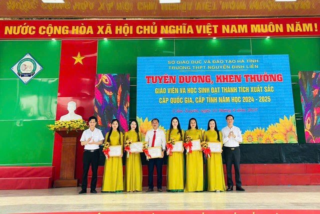 Khen thưởng 6 gi&aacute;o vi&ecirc;n dạy giỏi cấp tỉnh giai đoạn 2025 - 2028