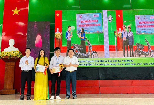 Học sinh v&agrave; gi&aacute;o vi&ecirc;n đạt th&agrave;nh t&iacute;ch xuất sắc trong Cuộc thi ATGT cho nụ cười ng&agrave;y mai cấp Quốc gia năm học 2024 - 2025