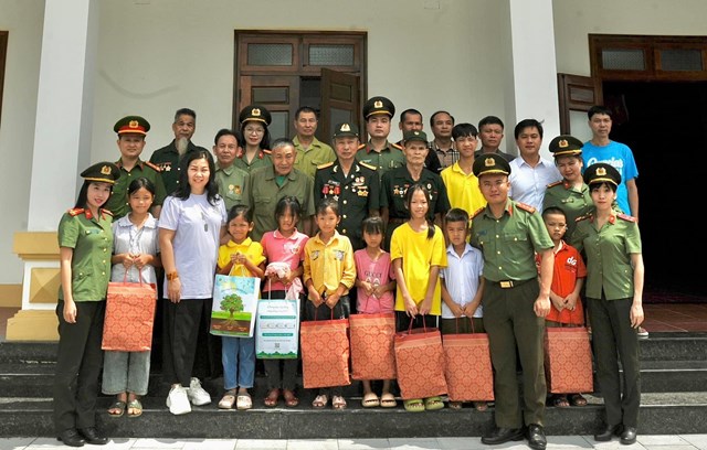 Đo&#224;n thanh ni&#234;n c&#244;ng an tỉnh H&#224; Giang tổ chức c&#225;c hoạt động kỷ niệm 76 năm ng&#224;y thương binh liệt sĩ v&#224; tri &#226;n người c&#243; c&#244;ng với c&#225;ch mạng  - Ảnh 8