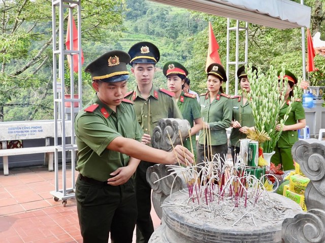 Đo&#224;n thanh ni&#234;n c&#244;ng an tỉnh H&#224; Giang tổ chức c&#225;c hoạt động kỷ niệm 76 năm ng&#224;y thương binh liệt sĩ v&#224; tri &#226;n người c&#243; c&#244;ng với c&#225;ch mạng  - Ảnh 3