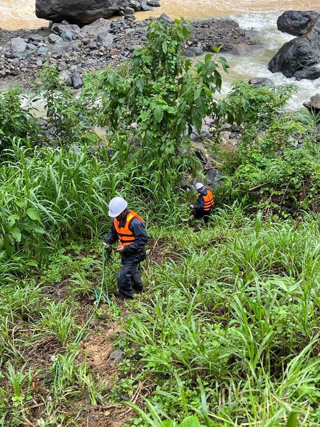 Tuy nhi&ecirc;n, với tinh thần chủ động v&agrave; nỗ lực hết m&igrave;nh, ng&agrave;nh Điện miền Bắc đ&atilde; v&agrave; đang nỗ lực tiếp cận hiện trường, tổ chức khắc phục ngay c&aacute;c sự cố, để c&oacute; thể cấp điện trở lại sớm nhất cho kh&aacute;ch h&agrave;ng. &nbsp;