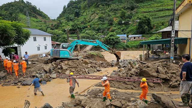  Huyện M&#249; Cang Chải (Y&#234;n B&#225;i) đ&#227; được cấp điện trở lại l&#250;c 21h ng&#224;y 9/8 - Ảnh 1