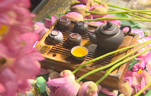 Hương sen m&#249;a hạ trong t&#225;ch tr&#224; m&#249;a thu - Ảnh 2