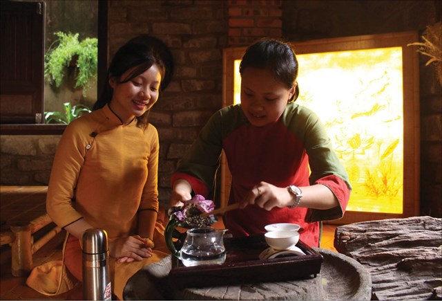 Một ng&#224;y của Tr&#224; Nương: Những người truyền cảm hứng qua mỗi ch&#233;n tr&#224; - Ảnh 1