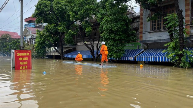 Tổng c&#244;ng ty Điện lực miền Bắc: T&#236;nh h&#236;nh thiệt hại v&#224; c&#244;ng t&#225;c khắc phục hậu quả do cơn b&#227;o số 3 - Ảnh 2