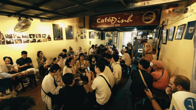 Cafe Đinh thu h&uacute;t kh&aacute;ch bởi hương vị đặc biệt v&agrave; kh&ocirc;ng gian xưa cũ