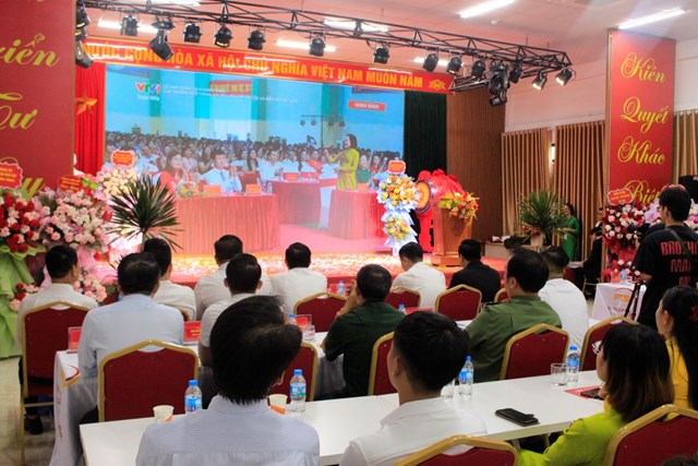 To&agrave;n trường c&ugrave;ng theo d&otilde;i chương tr&igrave;nh khai giảng trực tiếp theo chỉ đạo của Bộ Gi&aacute;o dục v&agrave; Đ&agrave;o tạo