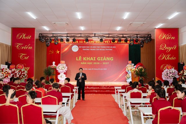 C&aacute;c học sinh được phổ biến c&aacute;c hoạt động dạy v&agrave; học trong buổi đầu khai giảng. Nh&agrave; trường x&aacute;c định chất lượng, kỷ cương v&agrave; tr&aacute;ch nhiệm l&agrave; những gi&aacute; trị cốt l&otilde;i trong mọi hoạt động