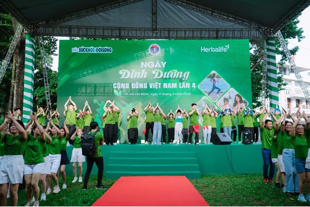 Ban tổ chức &amp; v&agrave; c&aacute;c đội chơi c&ugrave;ng h&ograve;a nhịp trong Ng&agrave;y dinh dưỡng cộng đồng lần thứ 4
