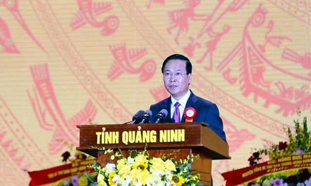 Chủ tịch nước khẳng định: Về Quảng Ninh h&ocirc;m nay ch&uacute;ng ta đều nhận thấy, từ th&agrave;nh thị đến n&ocirc;ng th&ocirc;n, từ đất liền tới hải đảo tr&agrave;n ngập sức sống mới, kh&iacute; thế mới với tầm v&oacute;c mới, tạo niềm tin vững bước đi tới tương lai.