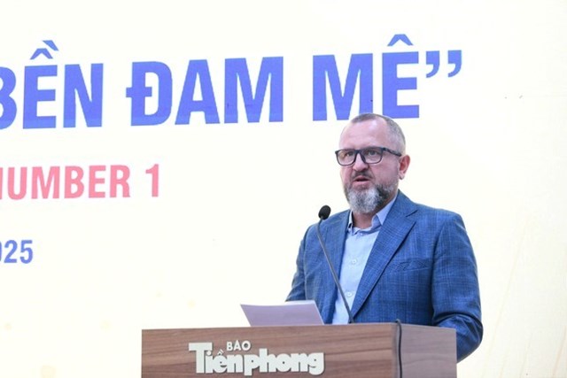 &Ocirc;ng Andrzej Tomasz Bialasiewicz &ndash; Tổng Gi&aacute;m đốc Marketing C&ocirc;ng ty TNHH SX-TM-DV Number One ph&aacute;t biểu tại họp b&aacute;o c&ocirc;ng bố giải thưởng