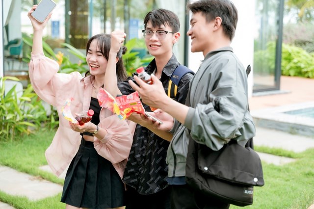 Chỉ mất 1&ndash;2 ph&uacute;t, nhưng khoảnh khắc chờ kết quả ngay tr&ecirc;n điện thoại lại tạo cảm gi&aacute;c hồi hộp r&otilde; rệt.