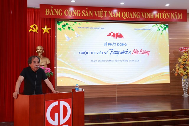 Nh&agrave; thơ Nguyễn Quang Thiều, Chủ tịch Hội Nh&agrave; văn Việt Nam ph&aacute;t biểu tại buổi lễ.