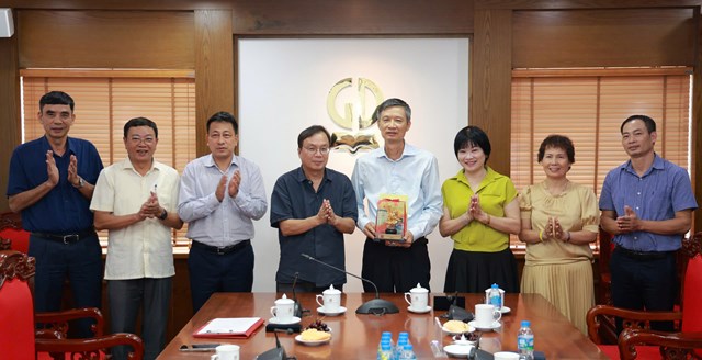 Lễ kí kết thỏa thuận giữa Nhà xuất bản Giáo dục Việt Nam và Hiệp hội  Sách giáo dục và Học liệu điện tử Việt Nam - Ảnh 2