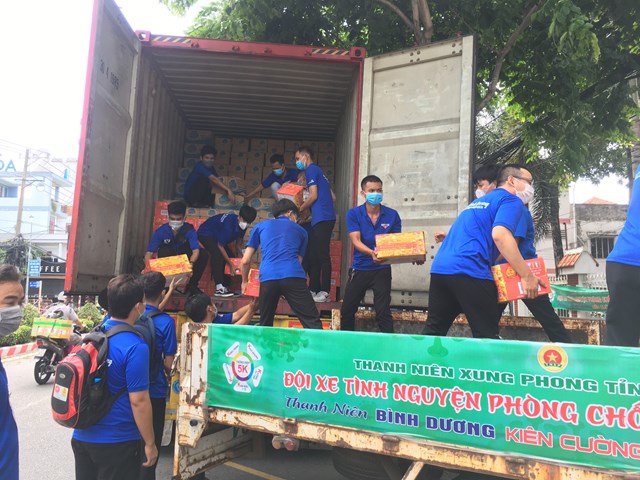 Hàng trăm ngàn sản phẩm Trà Dr Thanh cũng đã được “chuyền” đến với các khu cách ly, bệnh viện trên toàn quốc trong suốt thời gian qua.