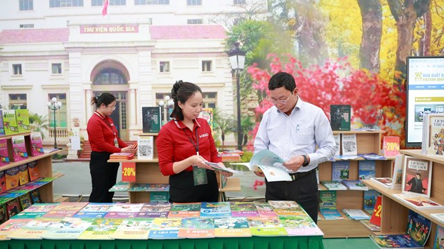 NHÀ XUẤT BẢN GIÁO DỤC VIỆT NAM THAM GIA HỘI CHỢ MÙA THU 2025 - Ảnh 2