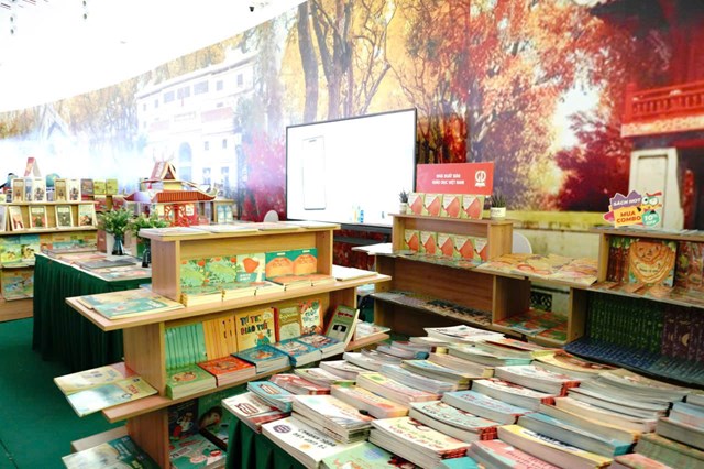 NHÀ XUẤT BẢN GIÁO DỤC VIỆT NAM THAM GIA HỘI CHỢ MÙA THU 2025 - Ảnh 5