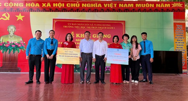 NXBGDVN mong muốn lan tỏa th&ocirc;ng điệp về tr&aacute;ch nhiệm x&atilde; hội v&agrave; tinh thần đồng h&agrave;nh, sẻ chia của NXBGDVN với ng&agrave;nh gi&aacute;o dục.