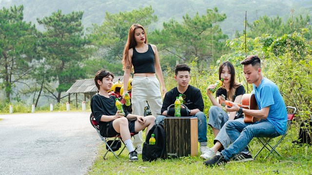 Người trẻ v&agrave; những khoảnh khắc giải nhiệt cuộc sống đầy thi vị c&ugrave;ng Tr&agrave; Xanh Kh&ocirc;ng Độ.