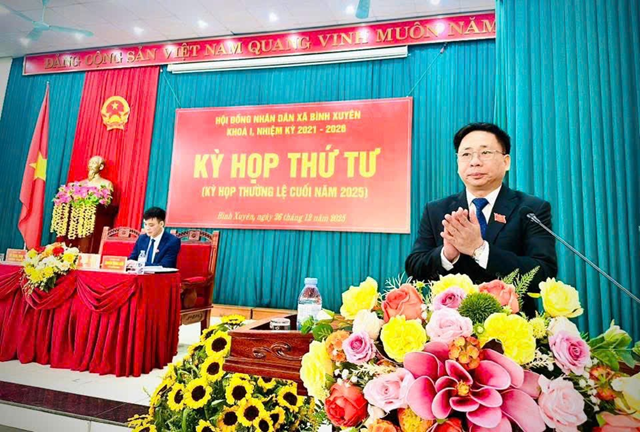 Đồng ch&iacute; Vũ Ngọc Vinh &ndash; B&iacute; thư Đảng ủy, Chủ tịch HĐND x&atilde; ph&aacute;t biểu Khai mạc kỳ họp thứ tư (Kỳ họp thường lệ cuối năm 2025)