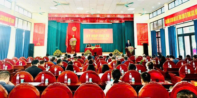 To&agrave;n cảnh hội nghị Kỳ họp thứ tư (Kỳ họp thường lệ cuối năm 2025) x&atilde; B&igrave;nh Xuy&ecirc;n