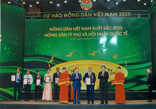 &Ocirc;ng Nguyễn Văn To&agrave;n vinh dự được Trung ương Hội N&ocirc;ng D&acirc;n Việt Nam trao tặng danh hiệu N&ocirc;ng d&acirc;n Việt Nam xuất sắc - N&ocirc;ng d&acirc;n tỷ ph&uacute; v&agrave; hội nhập Quốc tế 2025