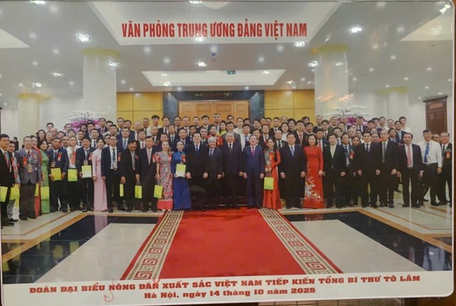 Tổng B&iacute; thư T&ocirc; L&acirc;m với c&aacute;c đại biểu tham dự cuộc gặp mặt