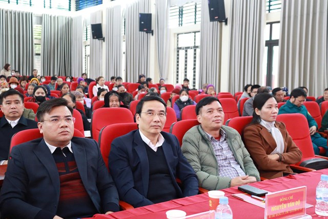 L&atilde;nh đạo Đảng ủy, HĐND, UBND, UB MTTQ x&atilde; Xu&acirc;n L&atilde;ng dự chương tr&igrave;nh &ldquo;Xu&acirc;n gắn kết &ndash; Tết sẻ chia&rdquo;