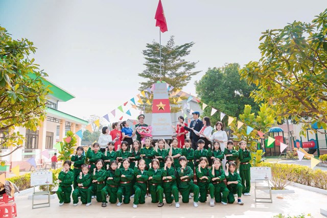 Thầy v&agrave; tr&ograve; Trường Tiểu học Hương Canh A hưởng ứng Chương tr&igrave;nh &ldquo;V&igrave; biển đảo qu&ecirc; hương&rdquo;