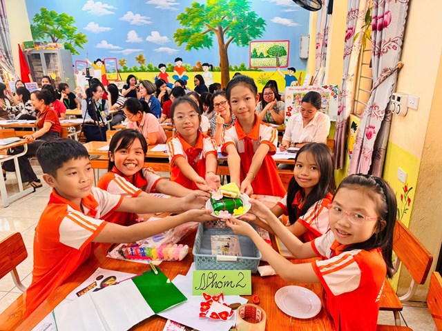 Tiết dạy chuy&ecirc;n đề Mĩ thuật theo định hướng STEAM với chủ đề &ldquo;M&oacute;n ăn truyền thống&rdquo; ở trường Tiểu học Hương Sơn