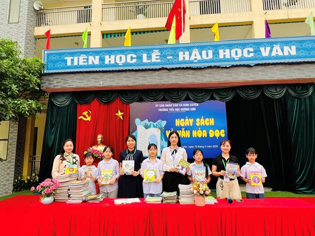 Trường Tiểu học Hương Sơn tổ chức c&aacute;c hoạt động hưởng ứng Ng&agrave;y S&aacute;ch v&agrave; Văn h&oacute;a đọc Việt Nam (21/4).