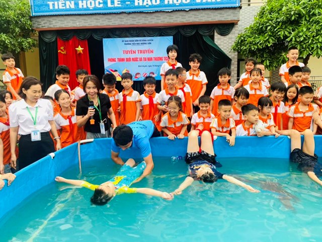 Trường Tiểu học Hương Sơn tổ chức tuy&ecirc;n truyền ph&ograve;ng tr&aacute;nh đuối nước v&agrave; tai nạn thương t&iacute;ch cho học sinh
