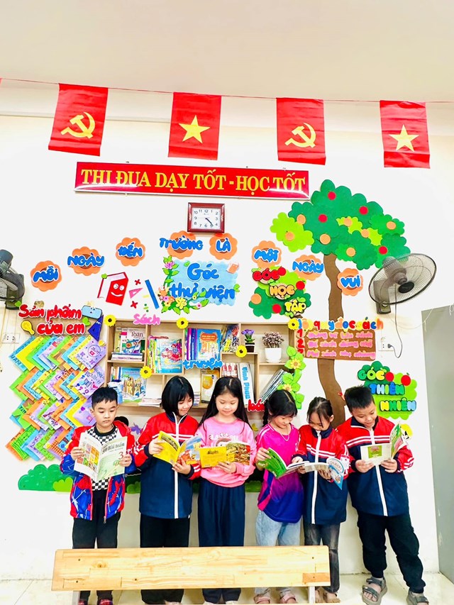 Học sinh Trường Tiểu học Nam Vi&ecirc;m tham gia c&aacute;c hoạt động hưởng ứng Ng&agrave;y S&aacute;ch v&agrave; Văn h&oacute;a đọc Việt Nam (21/4).