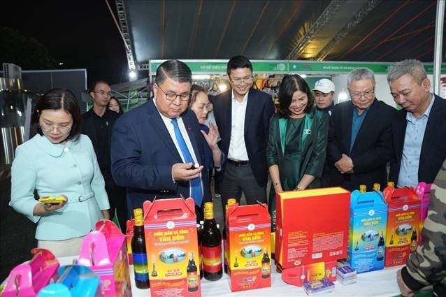 Consumer Fest 2025 – Dấu ấn tri ân, kết nối doanh nghiệp và người tiêu dùng - Ảnh 2