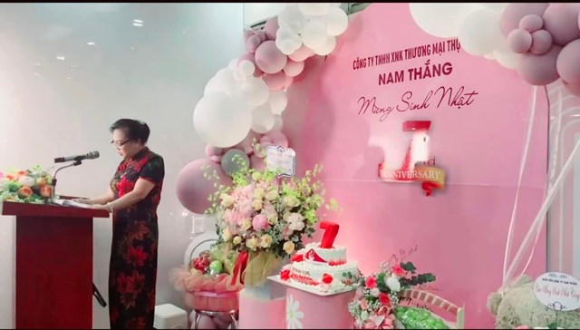 Gi&aacute;m đốc c&ocirc;ng ty B&ugrave;i Thị S&aacute;ng