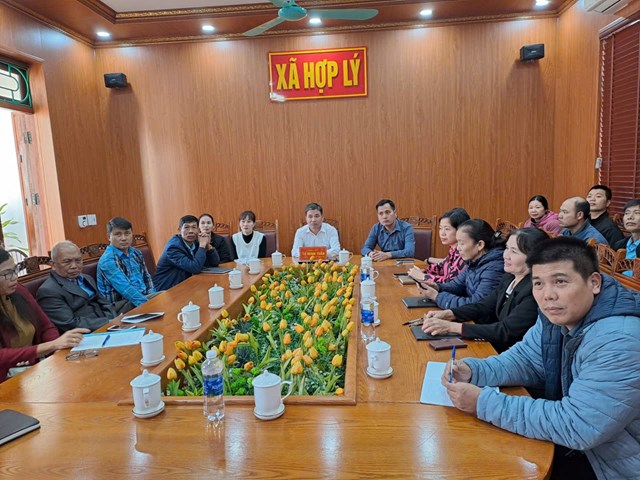 Đồng ch&iacute; Tạ Minh Tuấn, Ủy vi&ecirc;n Ban Thường vụ Đảng ủy, Chủ tịch Ủy ban MTTQ Việt Nam x&atilde; Hợp L&yacute; v&agrave; c&aacute;c đại biểu dự hội nghị tại điểm cầu x&atilde;