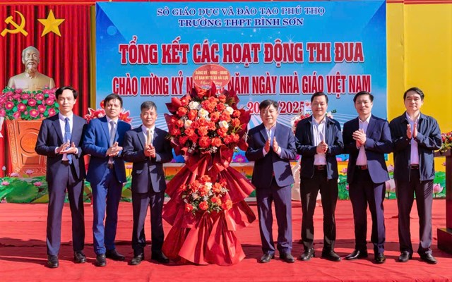 L&#227;nh đạo x&#227; Hải Lựu tri &#226;n thầy c&#244; gi&#225;o v&#224; c&#225;n bộ quản l&#253; - Ảnh 3