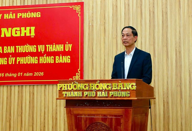 Đồng ch&iacute; Đỗ Mạnh Hiến, Ph&oacute; B&iacute; thư Thường trực Th&agrave;nh ủy Hải Ph&ograve;ng, ph&aacute;t biểu chỉ đạo tại Hội nghị c&ocirc;ng bố quyết định về c&ocirc;ng t&aacute;c c&aacute;n bộ Đảng ủy phường Hồng B&agrave;ng.