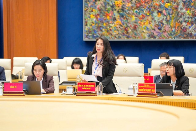 Đo&agrave;n gi&aacute;m s&aacute;t của Hội đồng Bầu cử quốc gia nghe b&aacute;o c&aacute;o về c&ocirc;ng t&aacute;c r&agrave; so&aacute;t danh s&aacute;ch cử tri v&agrave; phương &aacute;n bảo đảm an ninh trật tự tại cơ sở.