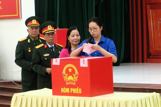 Cử tri phường An Dương t&iacute;ch cực tham gia bầu cử đại biểu Quốc hội kh&oacute;a XVI v&agrave; đại biểu HĐND c&aacute;c cấp nhiệm kỳ 2026&ndash;2031.