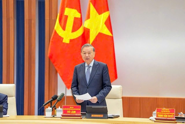 Tổng B&iacute; thư T&ocirc; L&acirc;m chủ tr&igrave; buổi l&agrave;m việc với Ban Chấp h&agrave;nh Đảng bộ th&agrave;nh phố Hải Ph&ograve;ng s&aacute;ng 16-3. &nbsp;
