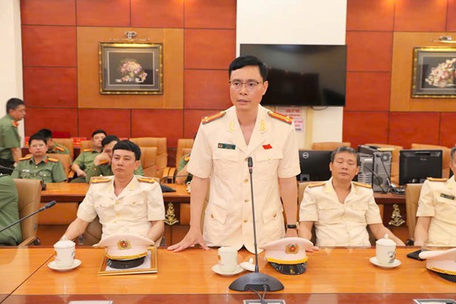 Trung t&aacute; Vũ Văn Tấn, nguy&ecirc;n Trưởng Đồn C&ocirc;ng an khu c&ocirc;ng nghiệp VSIP, Ph&oacute; Trưởng CAP H&ograve;a B&igrave;nh ph&aacute;t biểu cảm tưởng tại buổi lễ