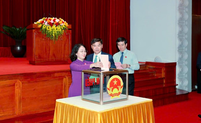 C&aacute;c đại biểu HĐND tỉnh Quảng Ninh tiến h&agrave;nh bỏ phiếu bầu chức danh Ph&oacute; Chủ tịch HĐND tỉnh tại Kỳ họp thứ 3 (kỳ họp chuy&ecirc;n đề), kh&oacute;a XV, nhiệm kỳ 2026&ndash;2031.