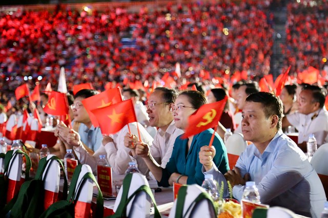Đại nhạc hội “Mãi mãi tuổi 20”: Lan tỏa đạo lý tri ân lay động lòng người - Ảnh 1