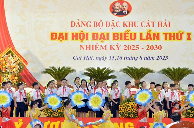 S&aacute;ng 16/8, đồng ch&iacute; L&ecirc; Tiến Ch&acirc;u, Ủy vi&ecirc;n Trung ương Đảng, B&iacute; thư Th&agrave;nh ủy, Trưởng Đo&agrave;n đại biểu Quốc hội th&agrave;nh phố Hải Ph&ograve;ng dự v&agrave; chỉ đạo Đại hội đại biểu Đảng bộ đặc khu C&aacute;t Hải lần thứ I, nhiệm kỳ 2025&ndash;2030.