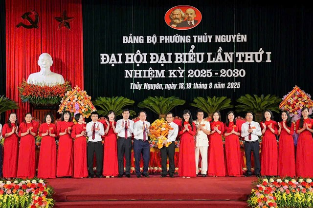 Ban Chấp h&agrave;nh Đảng bộ phường Thuỷ Nguy&ecirc;n nhiệm kỳ 2025 - 2030 ra mắt Đại hội